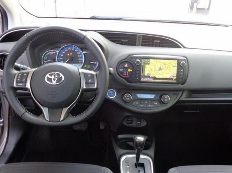 Bild 12: Toyota Yaris 1.5 Hybrid Club & Panoramaglasdach 