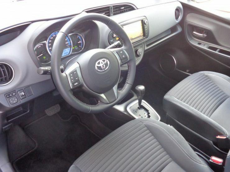 Bild 13: Toyota Yaris 1.5 Hybrid Club & Panoramaglasdach 
