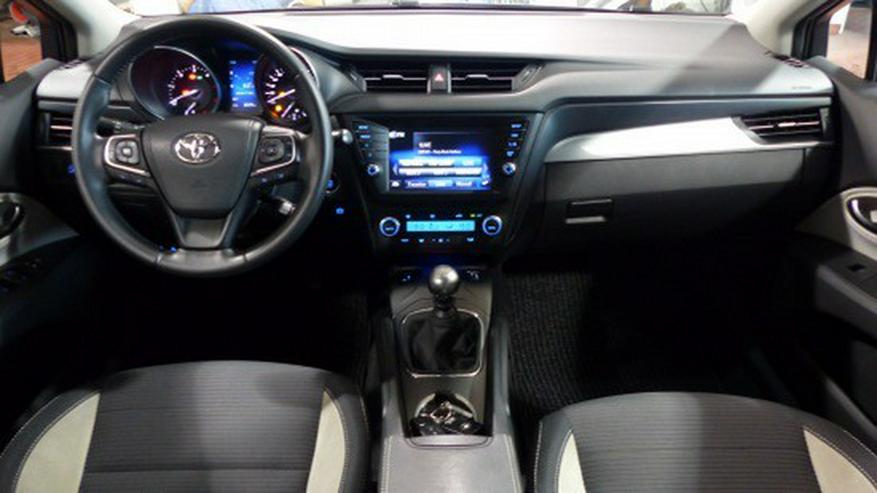 Bild 12: Toyota Avensis 2.0 D-4D Business Edition 