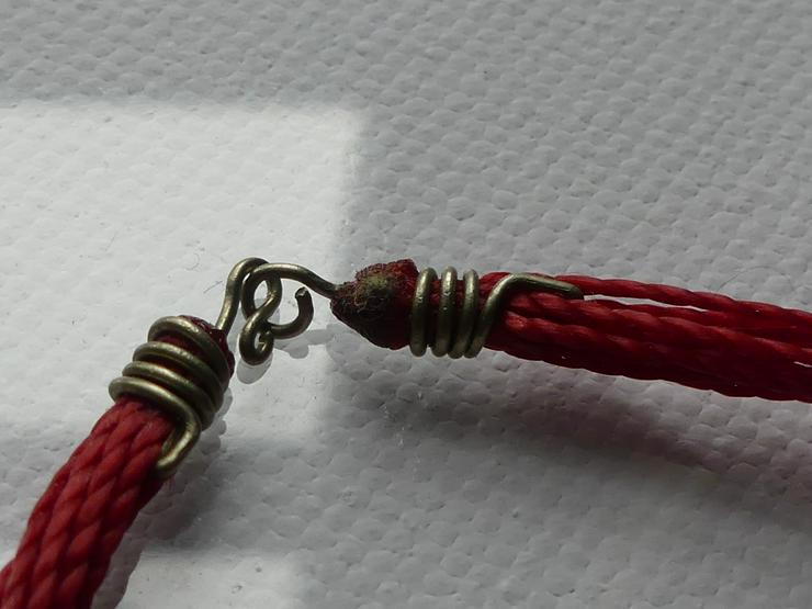 Bild 2: rotes Armband