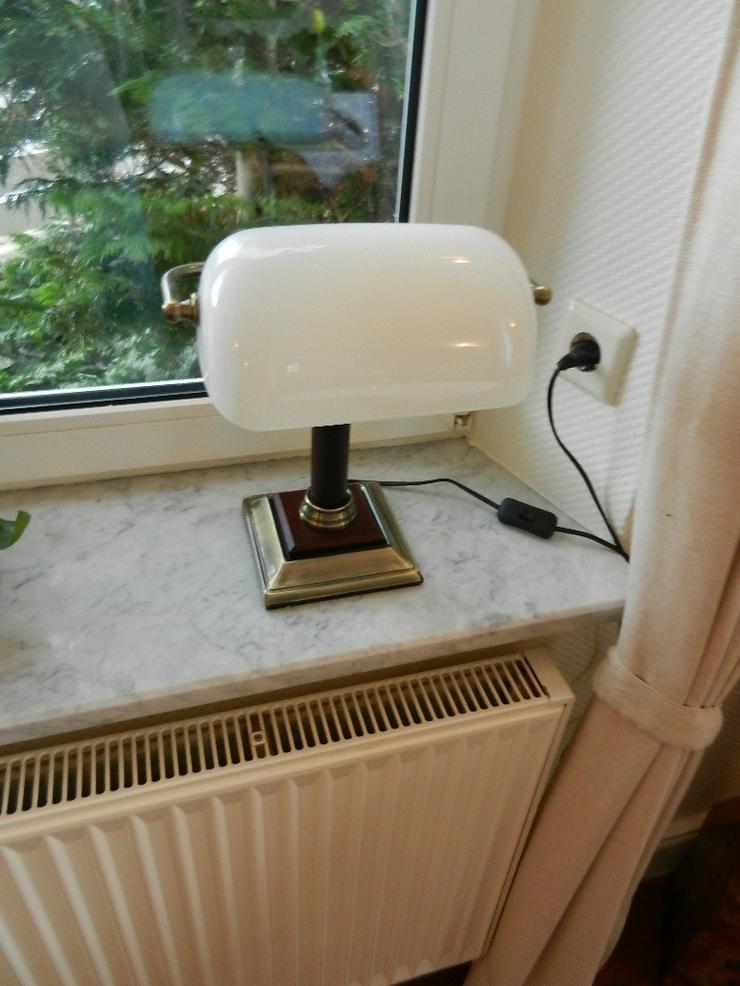 Schöne kleine Tischlampe mit weißem Glasschirm - Tischleuchten - Bild 8
