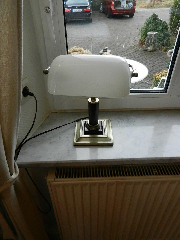 Schöne kleine Tischlampe mit weißem Glasschirm - Tischleuchten - Bild 9