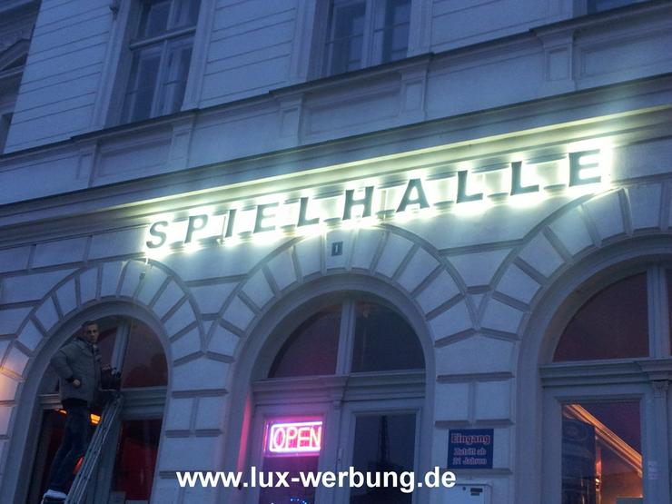Bild 18: Außenwerbung Werbeanlage Leuchtreklame Berlin
