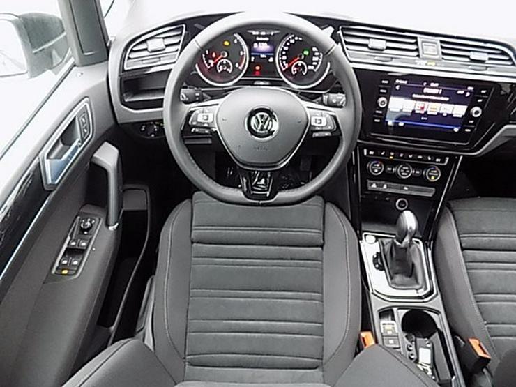 Bild 9: VW Touran 2,0 TDI Highline DSG Navi ACC-210 7-Sitze
