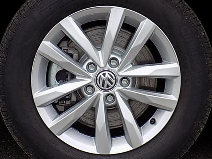 Bild 13: VW Touran 2,0 TDI Highline DSG Navi ACC-210 7-Sitze