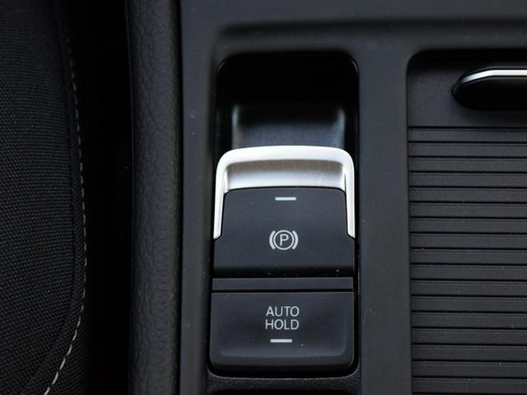 Bild 12: VW Golf VII 1.0 TSI S&S 110 PS App Connect Klimaaut. Müd.erk. ALU16 Temp BC BT NSW