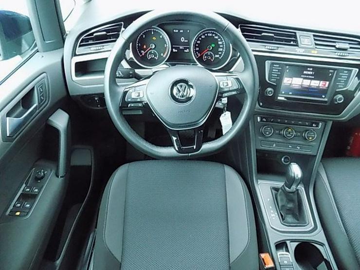 Bild 10: VW Touran 1,6 TDI DSG Navi ACC 7-Sitze