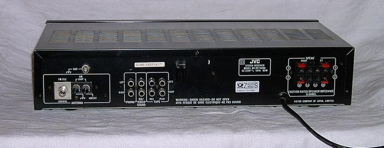 Bild 3: JVC-Receiver, Onkyo-Tuner, BSR-Plattenspieler