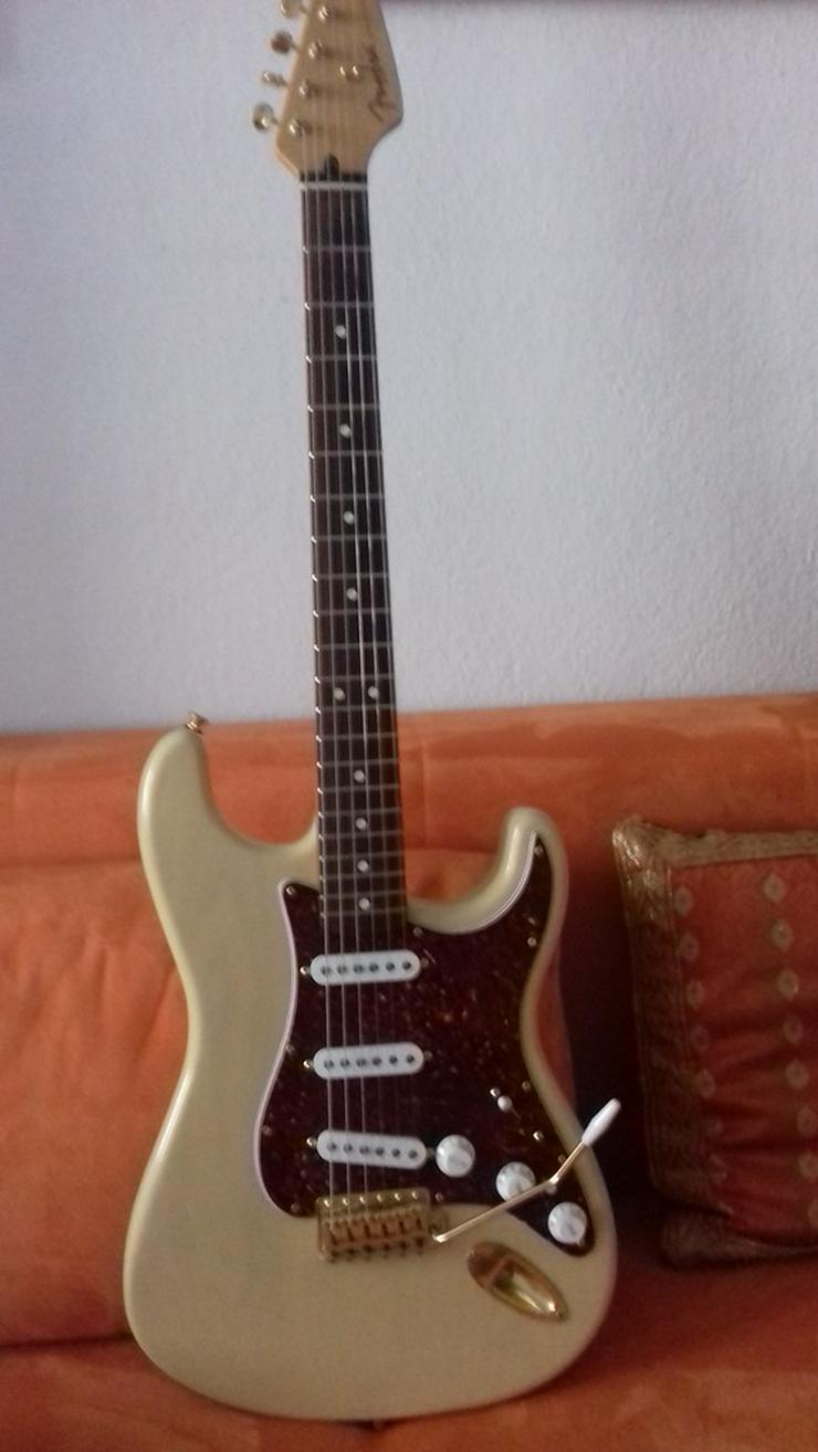 Bild 1: Fender Deluxe Players Stratocaster Honeyblonde