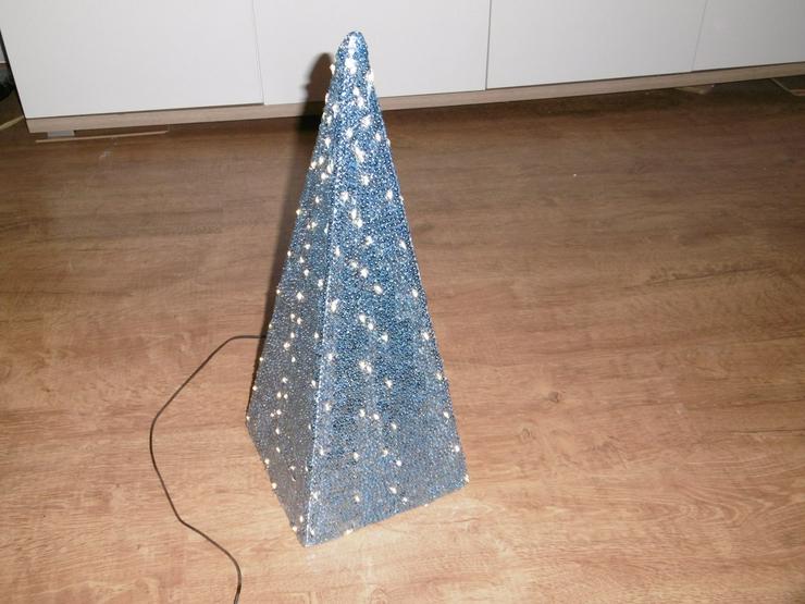 Bild 3: Pyramide,LED beleuchtet