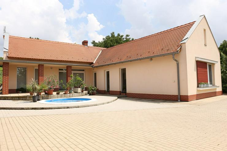 Bild 11: Modernes Poolhaus in Südungarn