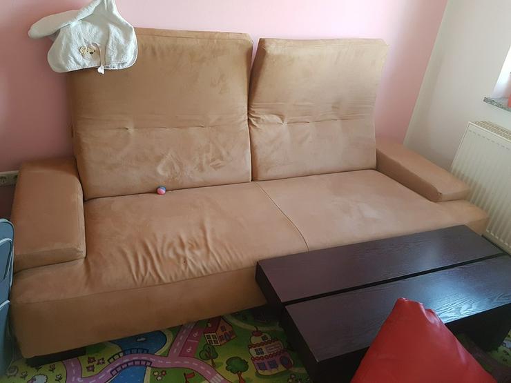 Bild 2: ein ecksofa plus ein sofa
