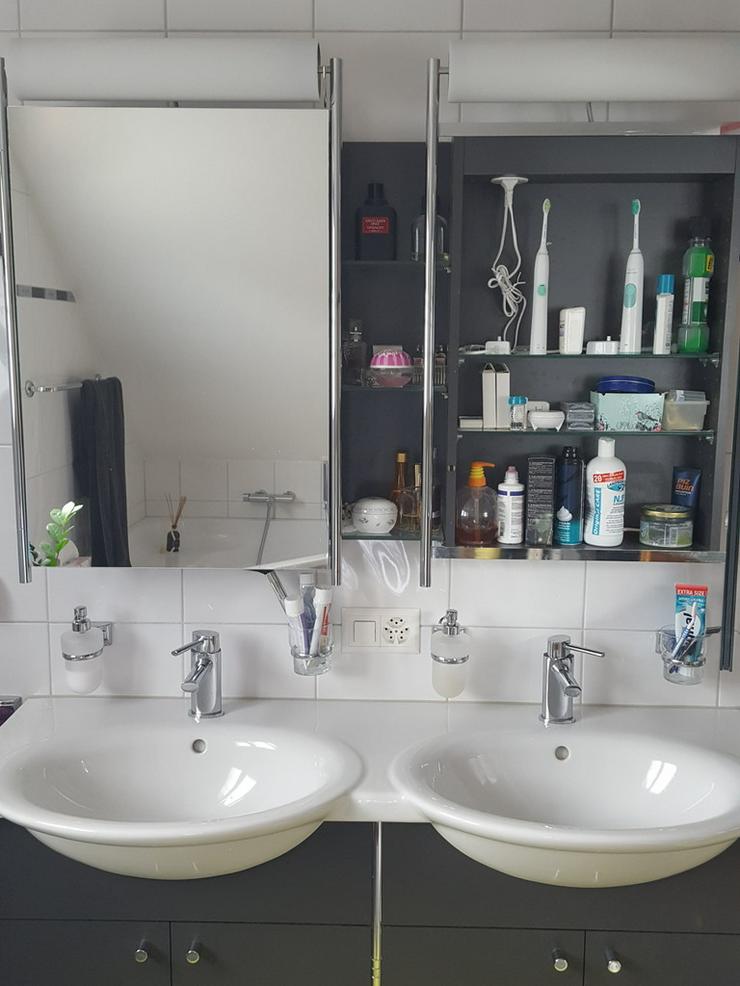 Bild 3: Waschbecken Spiegelschrank