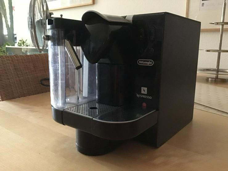 Bild 2: DeLonghi Nespresso Maschine mit Milchtank