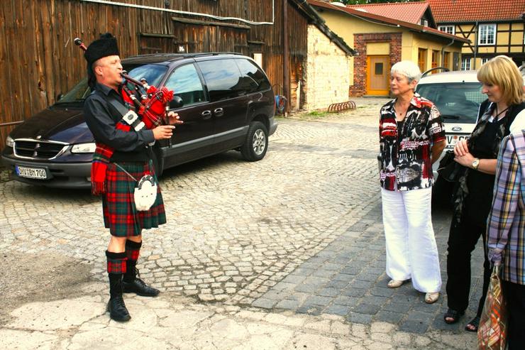 Bild 8: Bagpiper Sackpfeifer Dudelsakspieler in Sachsen