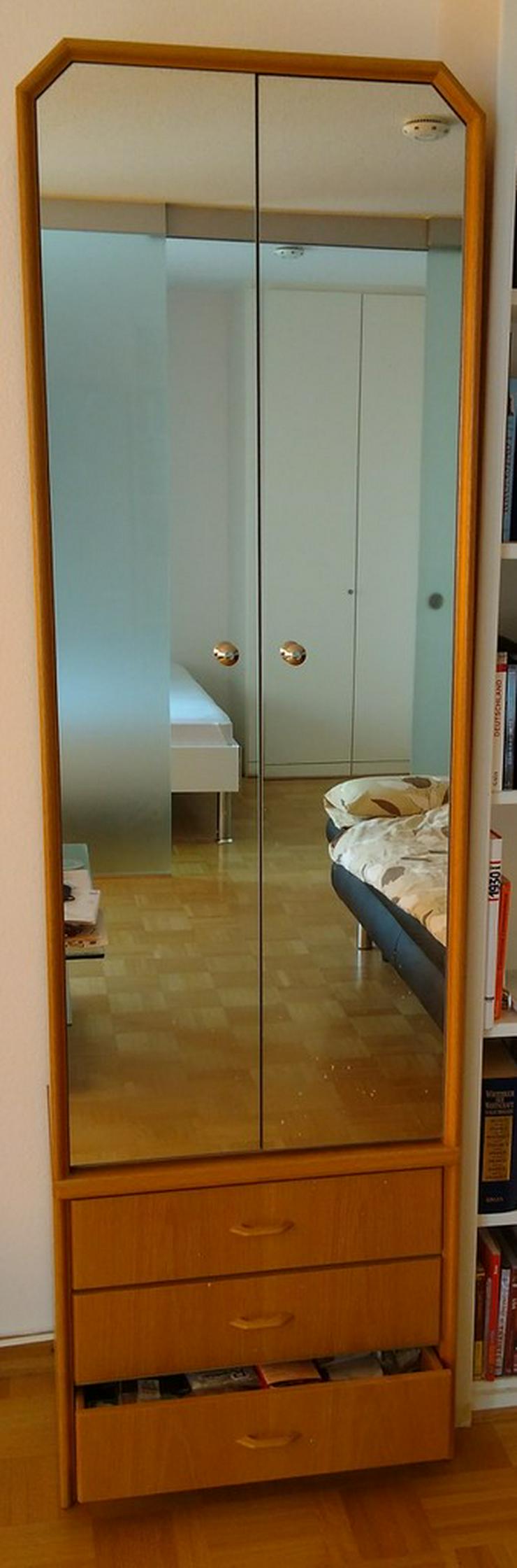Garderobenschrank mit Spiegel