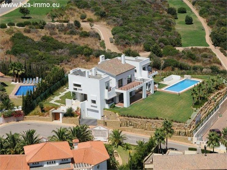 : Villa mit Pool in La Línea de la Concepción, Cádiz - Haus kaufen - Bild 1