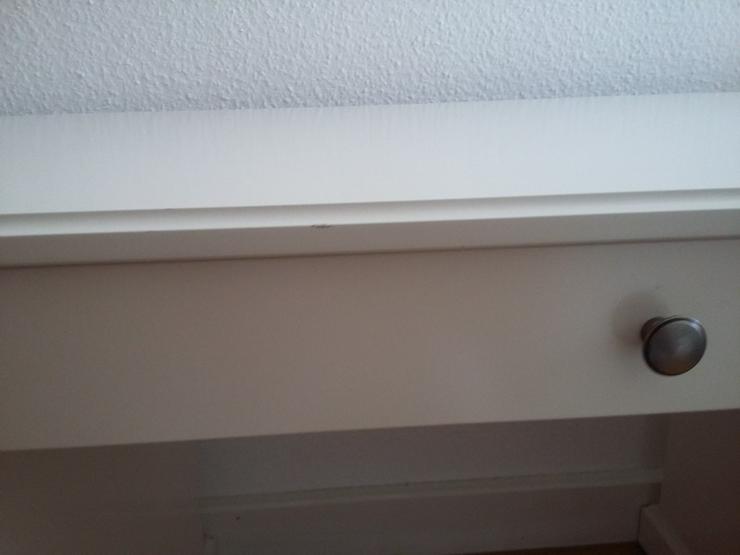 Bild 4: Schreibtisch Liatorp in weiß (IKEA)