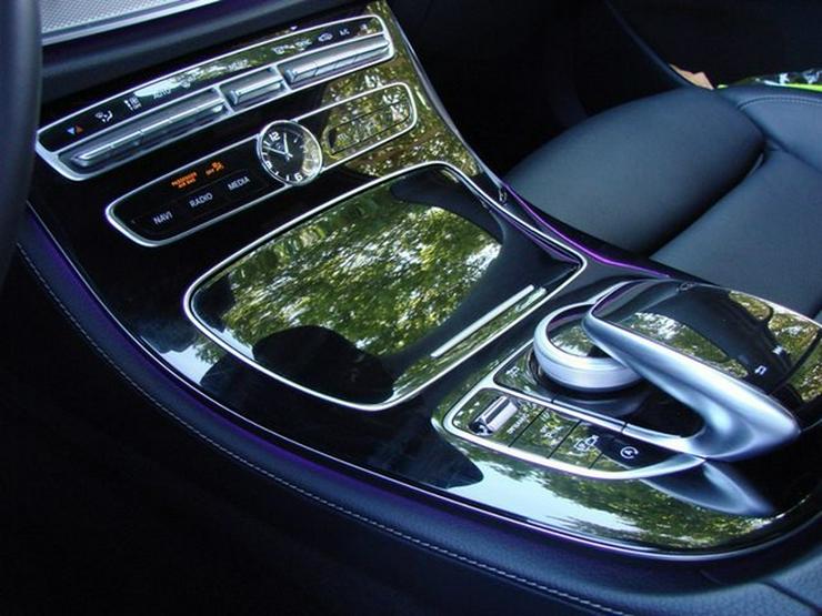 Bild 14: MERCEDES-BENZ E 220 d Distronic+ LED Navi Panorama Burmester