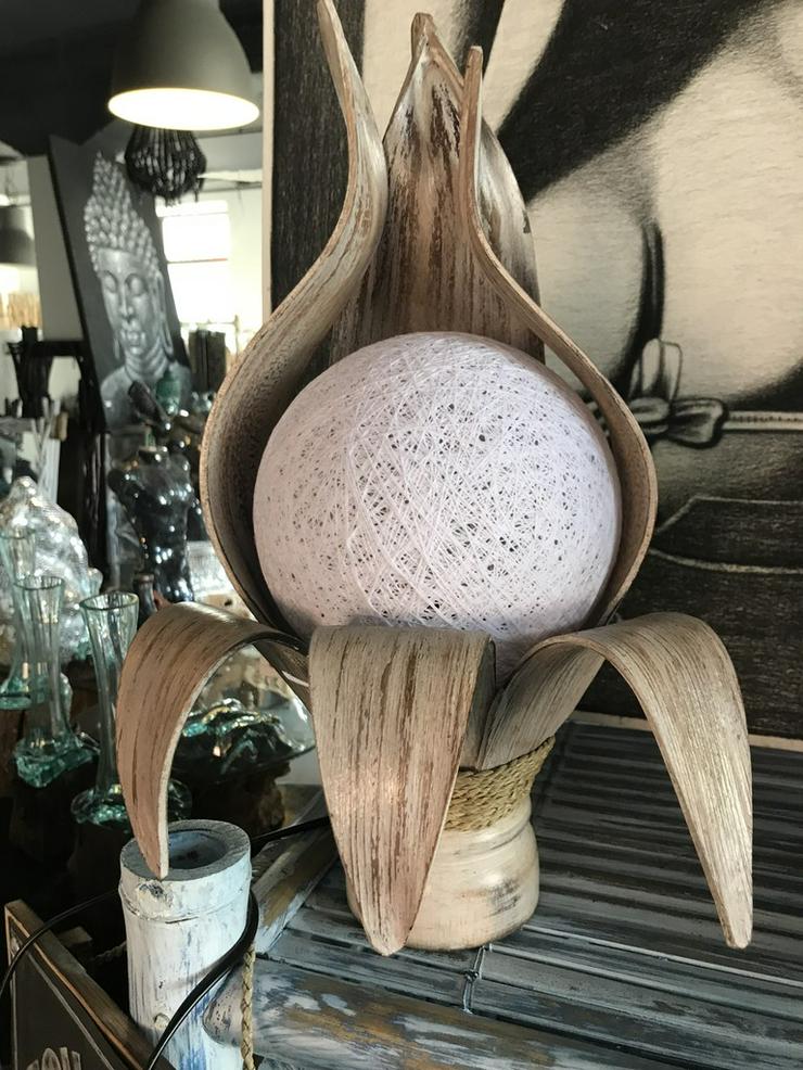 Bild 2: Tischlampe aus kokosholz