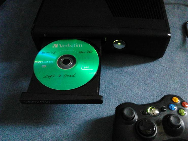 Bild 2: Xbox 360 S slim mit geflashten Laufwerk-