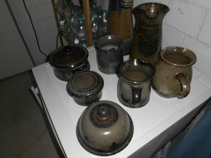 Bild 2: Diverse Keramik-Vasen, Krüge etc.