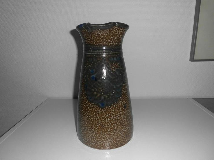 Bild 8: Diverse Keramik-Vasen, Krüge etc.