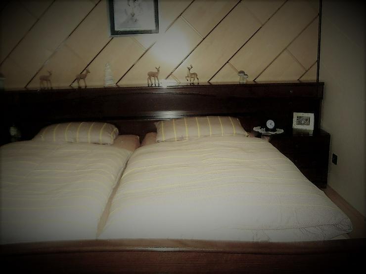 Echtrholz Doppelbett mit Überbau - Betten - Bild 1
