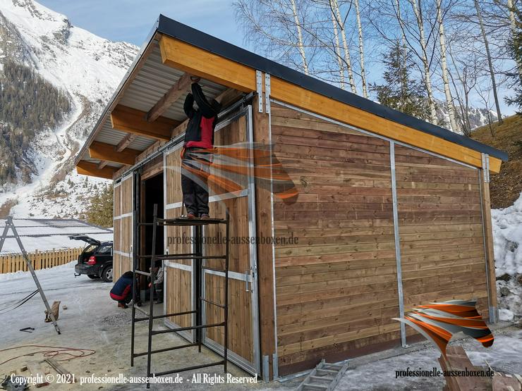 Bild 12: Außenbox & Pferdestall bauen - Offenstall, Paddockbox, Stallungen und Weidehütte mit Fressgitter | Stallbau, Offenstallhaltung, Pferdesport & TOP Stallplanung