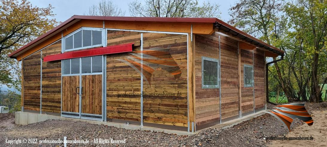 Bild 16: Außenbox & Pferdestall bauen - Offenstall, Paddockbox, Stallungen und Weidehütte mit Fressgitter | Stallbau, Offenstallhaltung, Pferdesport & TOP Stallplanung