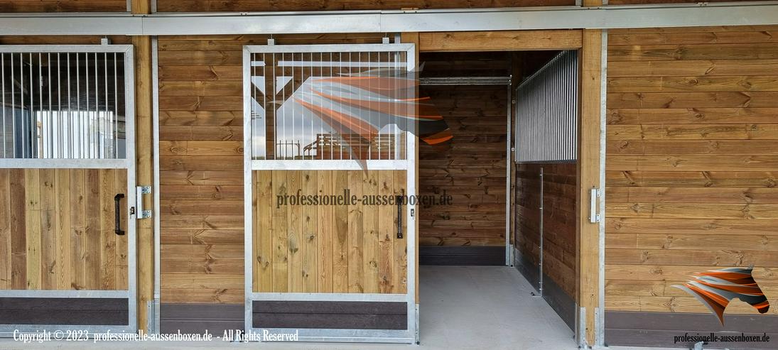 Bild 13: Außenbox & Pferdestall bauen - Offenstall, Paddockbox, Stallungen und Weidehütte mit Fressgitter | Stallbau, Offenstallhaltung, Pferdesport & TOP Stallplanung