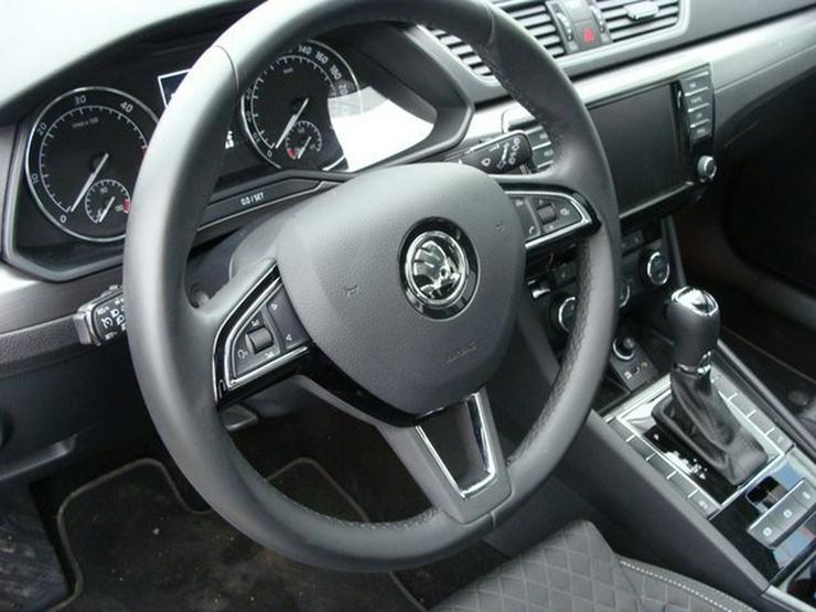 SKODA Superb Combi 2,0 TDI Style-NAVI / XENON / - Superb - Bild 9