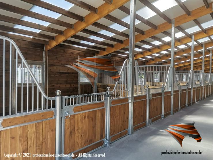 Bild 13: Pferdestall bauen - Außenboxen, Pferdebox & Offenstall kaufen | Weidehütten, Futterraufe & Heuraufe TOP Fertigbau, Stallanlagen, Türen & Matten für Pferdestall & Paddock