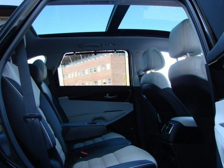 KIA Sorento Platinum Edition 4WD Xenon Navi Leder Pano 360°Kamera AHK - Sorento - Bild 17