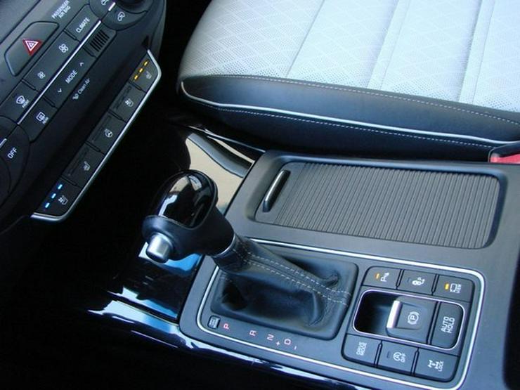 KIA Sorento Platinum Edition 4WD Xenon Navi Leder Pano 360°Kamera AHK - Sorento - Bild 14