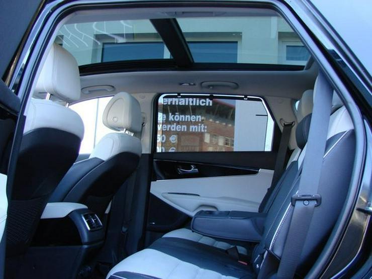 KIA Sorento Platinum Edition 4WD Xenon Navi Leder Pano 360°Kamera AHK - Sorento - Bild 18