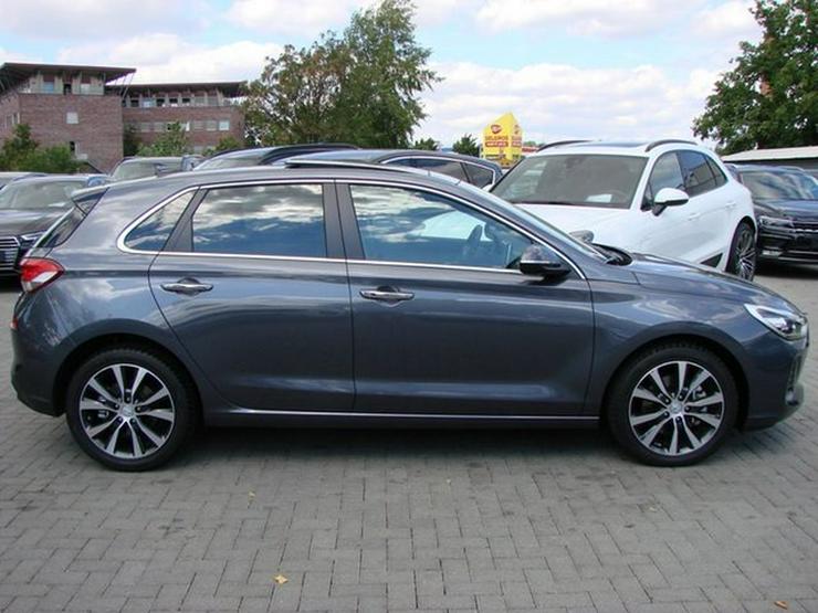 Bild 5: HYUNDAI i30 1.6CRDi Premium LED Leder Navi Kamera DAB