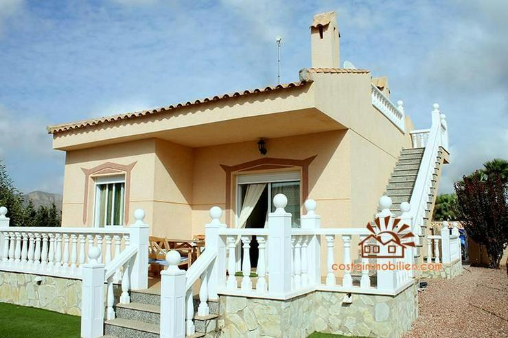 Freistehende rustikale Villa auf einer Ebene - Haus kaufen - Bild 1