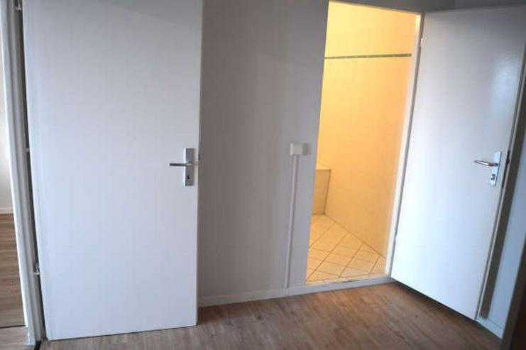 Bild 7: Modernisierte 1-Zimmerwohnung mit Spüle