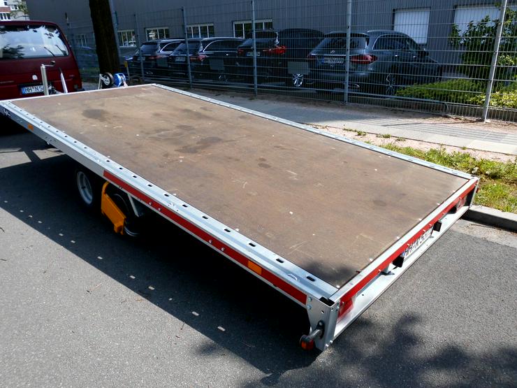 Anhänger für Fahrzeugtransporte ZU VERMIETEN, 4 Räder, 2000 kg Zuladung, Sternschanze 24/7 - PKW-Transporter - Bild 2