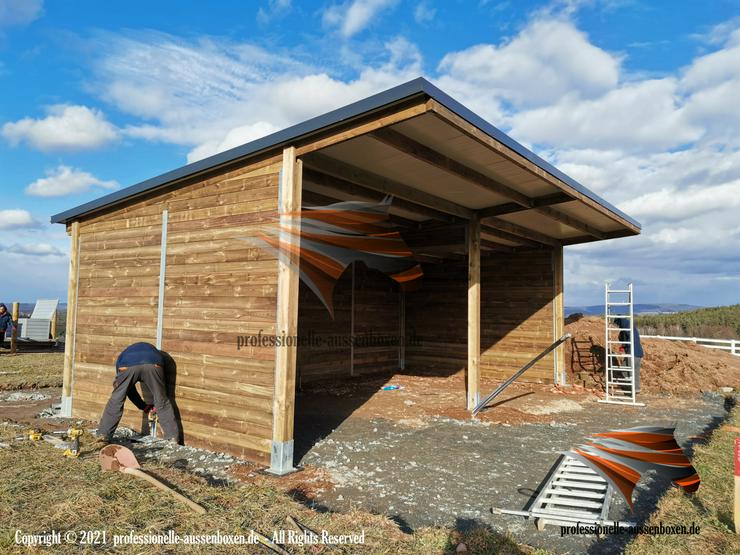 Bild 18: Pferdestall bauen - Außenboxen, Pferdebox & Offenstall kaufen | Stallbau - Paddockbox, Weidehütten mit Fressgitter, Stallplanung & Pferdesportsysteme für optimale Offenstallhaltung