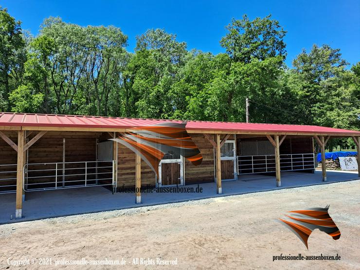 Bild 4: Außenboxen & Pferdestall bauen | Offenstall, Stallanlagen - Stalleinrichtung für Pferde | Weidehütten mit Fressgitter Top - moderne Stalltechnik