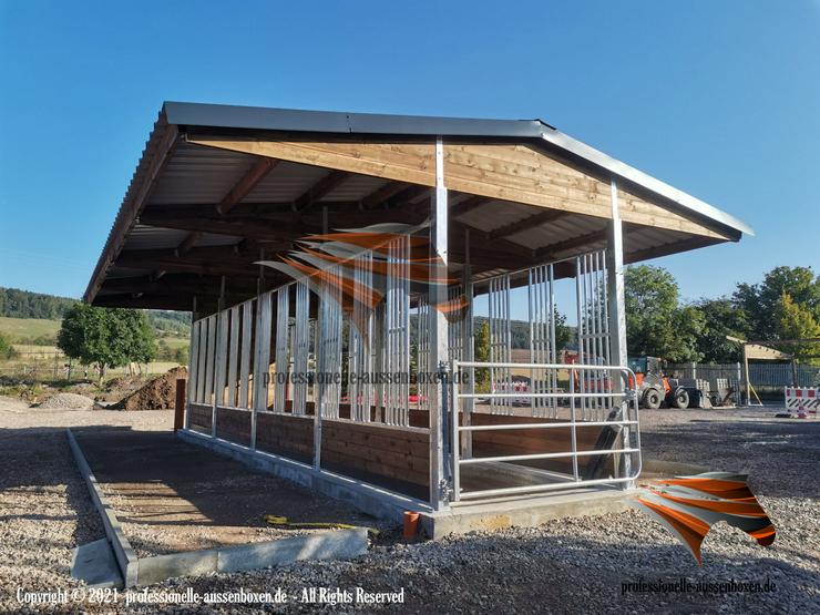 Bild 15: Pferdestall bauen mit Stallgasse -  Außenboxen und Offenstall kaufen, Paddockboxen & Stallanlagen für Pferdesport | Stallbau - TOP Weidehütten & Unterstand