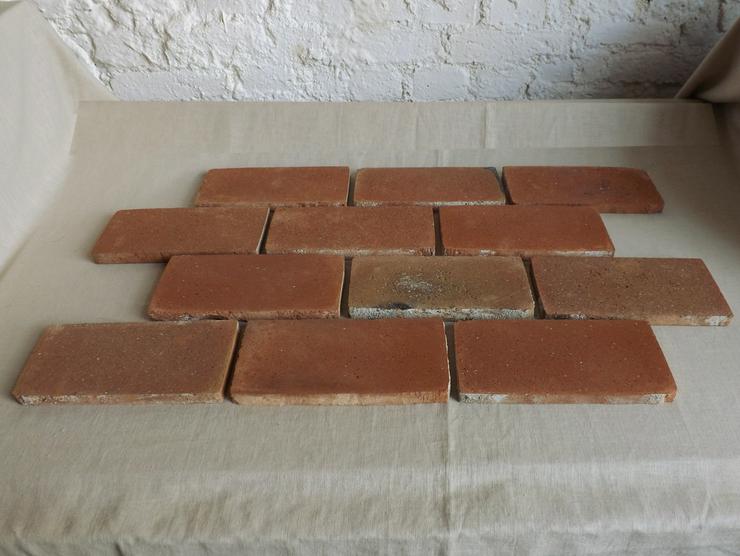Bild 2: Bodenplatten Bodenziegel Bodenfliesen Backstein alte Mauersteine natürlich ursprünglich als Fliese geschnitten Landhaus shabby chic Terracotta