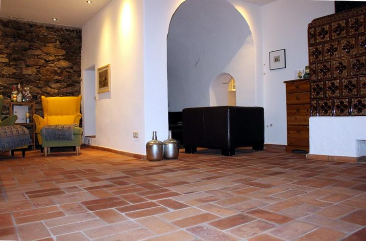 Bild 8: Bodenplatten Bodenziegel Bodenfliesen Backstein alte Mauersteine natürlich ursprünglich als Fliese geschnitten Landhaus shabby chic Terracotta
