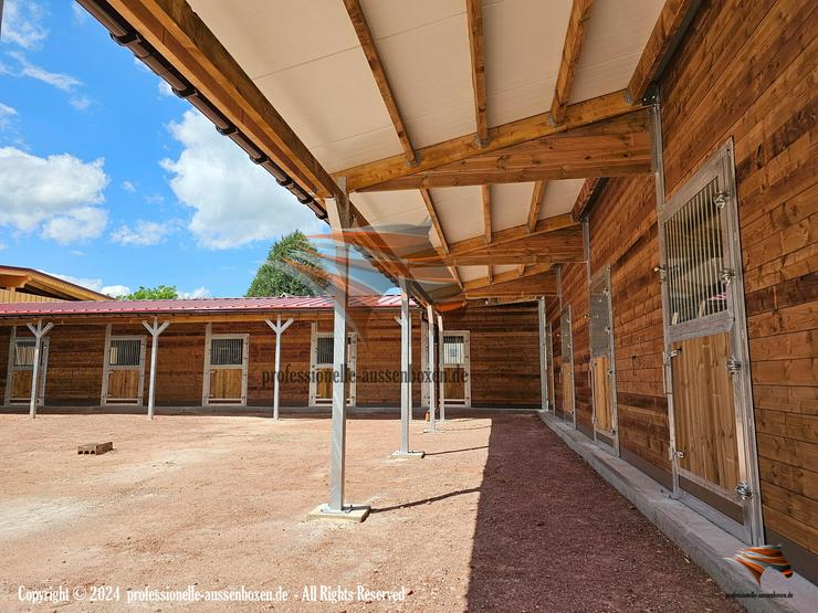 Bild 8: Pferdestall bauen - Außenboxen, Pferdebox, Offenstall kaufen & Stallanlagen | Paddockbox und Weidehütte, Unterstand & Stallplanung für Pferdesport