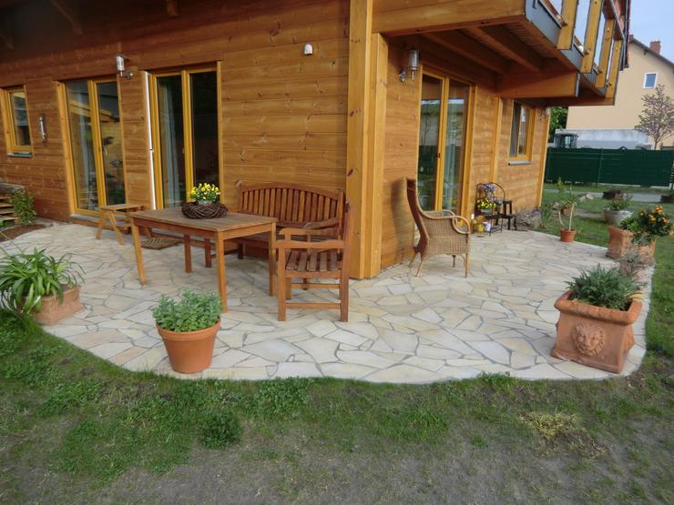 Bild 8: Natursteinplatten Polygonalplatten Terrasse Einfahrt Fassade SSV