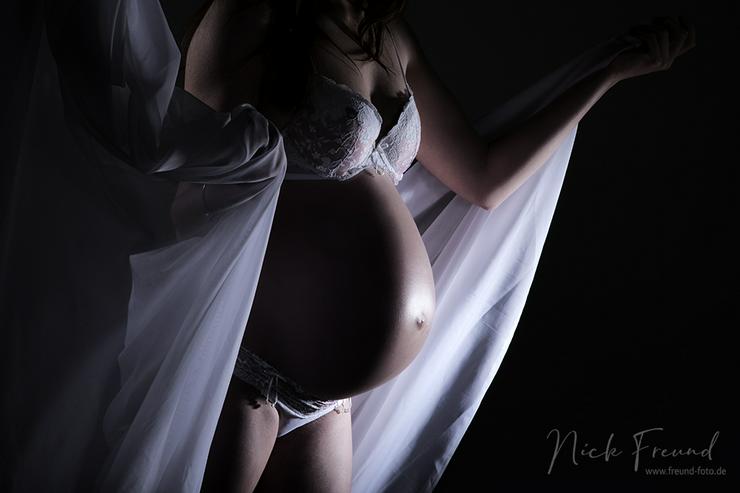 Bild 7: Babybauch Schwangeren Fotoshooting in Nürnberg / Fürth inkl. alle Fotos auf DVD