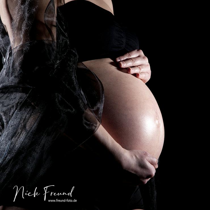 Bild 2: Babybauch Schwangeren Fotoshooting in Nürnberg / Fürth inkl. alle Fotos auf DVD