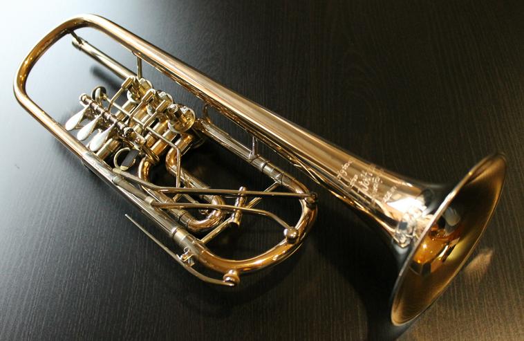 Bild 12: Profiklasse Konzert - Trompete A. Wolfram Markneukirchen, Goldmessing mit 2 Überblasklappen